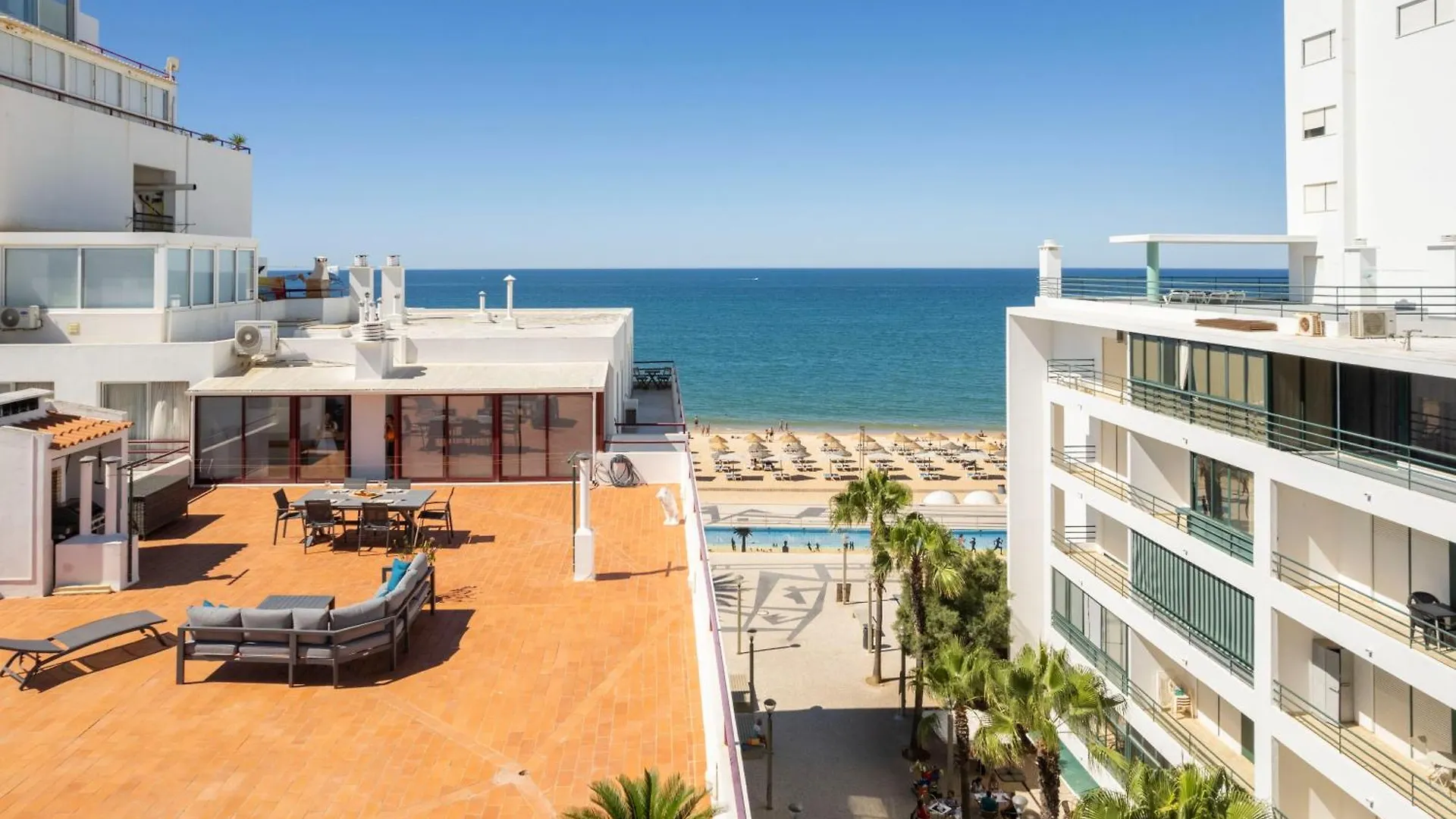 Centralgarve - Beachfront With Pool Penthouse Quarteira Apartment